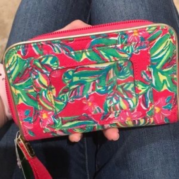 Lilly Pulitzer Handbags - Lilly Pulitzer ID wristlet wallet
